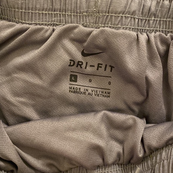 Nike - Picture 3 of 3